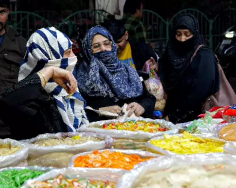 Ramzan Helpline Clarifies Common Fasting Doubts: From Oiling Hair to Medical Procedures