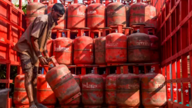 Ranchi Faces LPG Cylinder Crisis: Technical Glitches, Long Queues Plague Residents