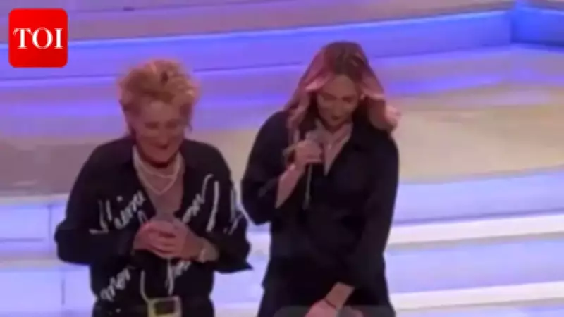 Rod Stewart's Heartwarming Family Performance: Three Generations on Stage