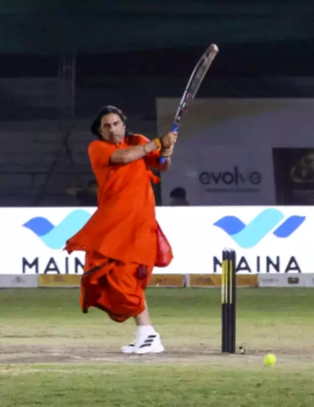 Sanatan Premier League Debuts in Indore: Saints and Cricketers Unite on Pitch