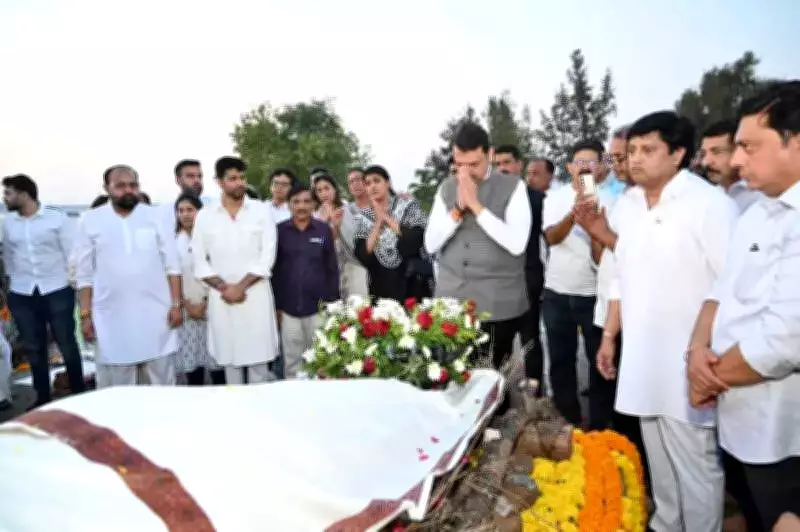 Senior Leader Datta Meghe Cremated with State Honors in Wardha, Thousands Pay Tribute