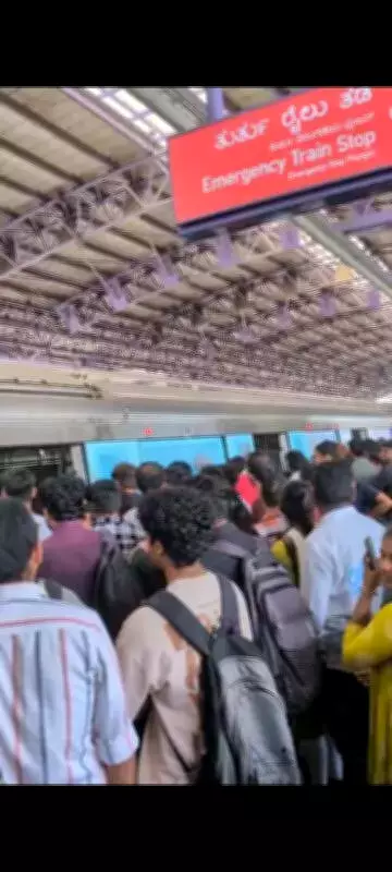 Signaling Failure Sparks Chaos on Bengaluru Metro Purple Line, Stranding Commuters
