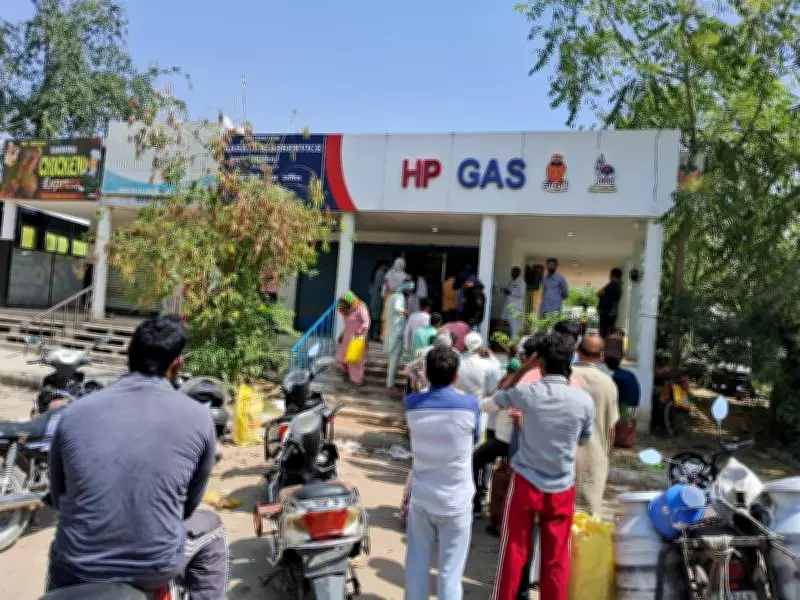 Sirsa Faces Severe Cooking Gas Shortage, Hits Homes and Businesses Hard