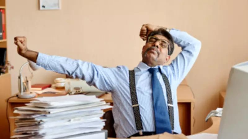 Sitting Too Long Can Damage Leg Blood Vessels: Doctor Reveals Hidden Risks and Protection Tips