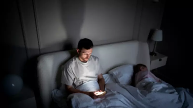 Sleeping with Lights or TV On Disrupts Hormones and Metabolism, Doctors Warn