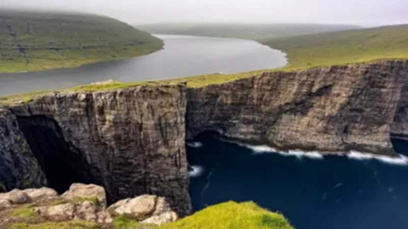 Sørvágsvatn's Floating Illusion: How Geology Creates a Gravity-Defying Lake