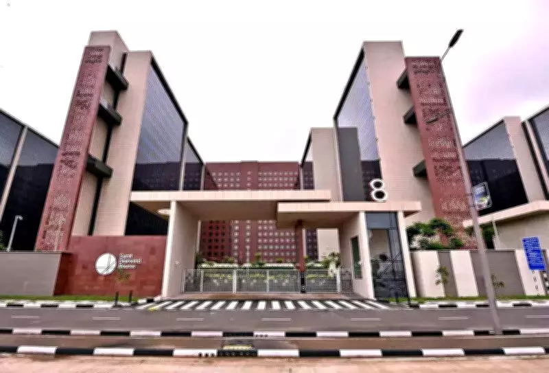 Surat Diamond Bourse Gains Momentum as 40 Manufacturers Commit to Operations