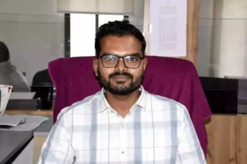 Surat Sub-Registrar Mihir Patel Clears UPSC in 5th Attempt, Secures AIR 709