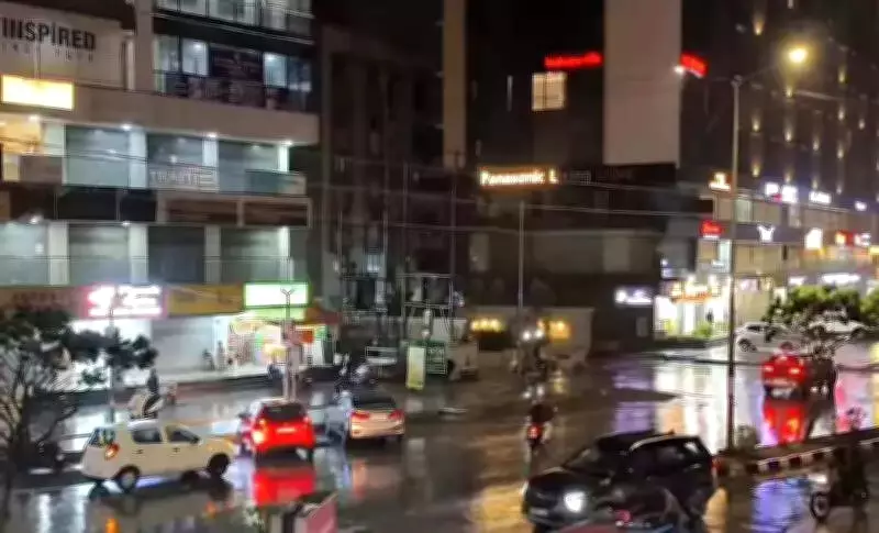 Surat Thunderstorm Tragedy: One Killed, Flights Diverted, Crops Damaged Across Gujarat