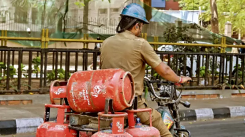 Survey Reveals 77% of Indian Consumers Face LPG Cylinder Booking Difficulties