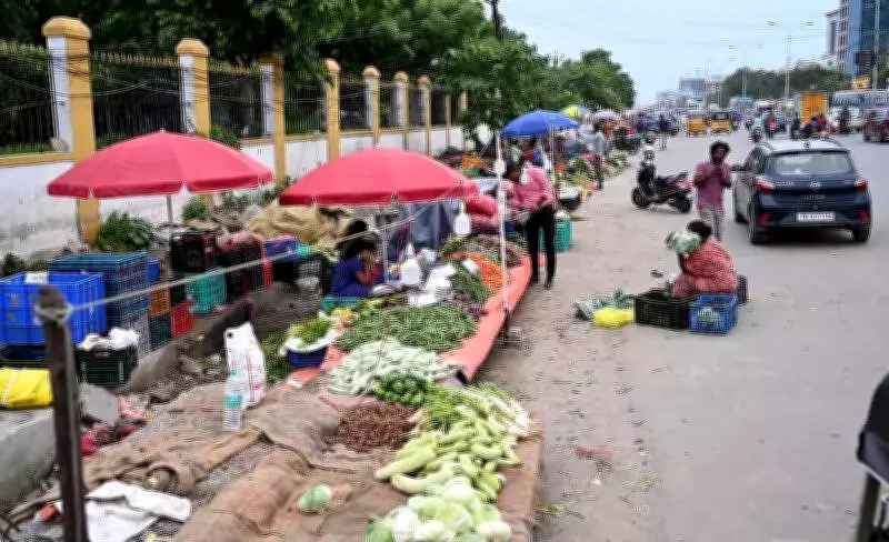Tambaram Pavement Encroachment Crisis: Lack of Vending Zones Puts Pedestrians at Risk