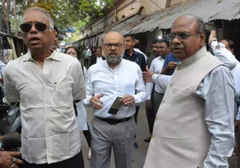 Tension at Kolkata's Alipore Court as Bar Council Re-polling Continues