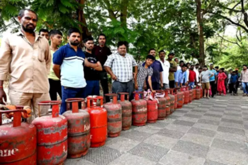 Thane District Conducts 121 Surprise Raids to Curb LPG Hoarding and Misuse