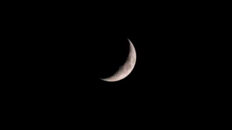 The Crescent Moon: Understanding Its Phases, Appearance, and Scientific Explanation