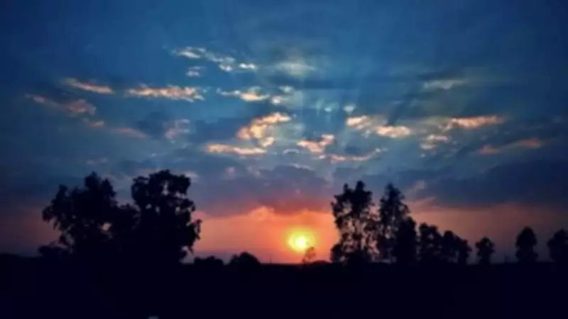 The Sun's Daily Journey: Unraveling the Truth Behind Sunrise and Sunset