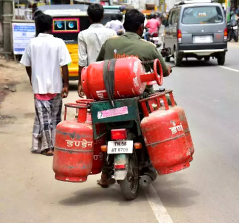 Trichy District Administration Reviews LPG Stock, Warns Against Private Refills