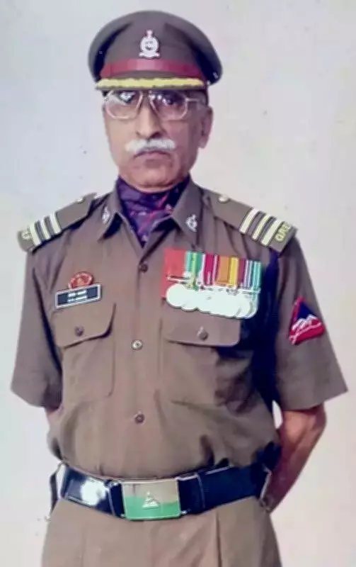 Union Minister Nitin Gadkari Honors Late Major Hemant Jakate's Lifelong Service