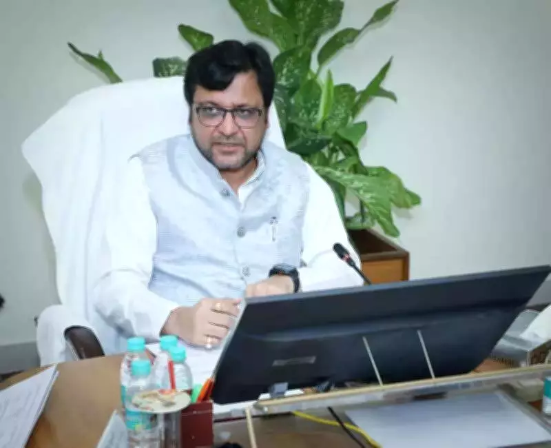 UP Excise Minister Nitin Agarwal Demands Explanation from 10 Districts for Low Revenue