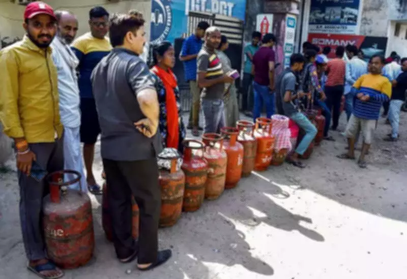 UP Government Intensifies Crackdown on LPG Black Marketing, Ensures Supply