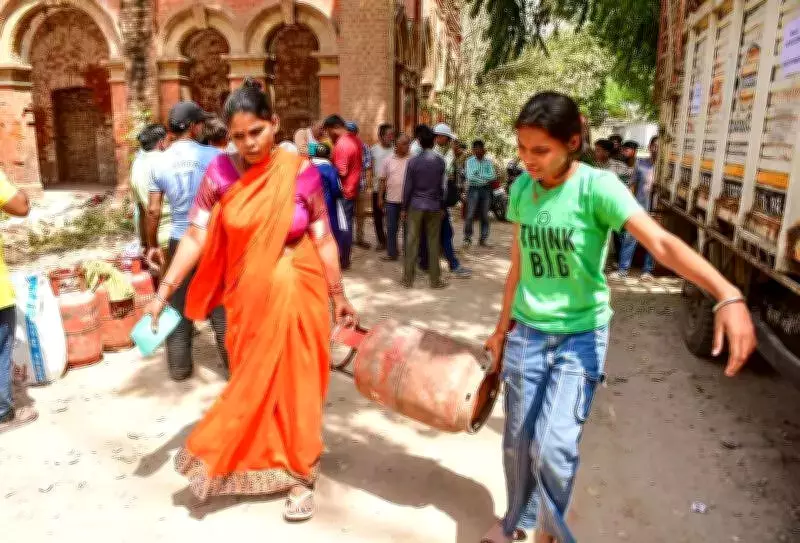 Varanasi Forest Dept Offers Firewood Amid LPG Crisis in Eastern UP