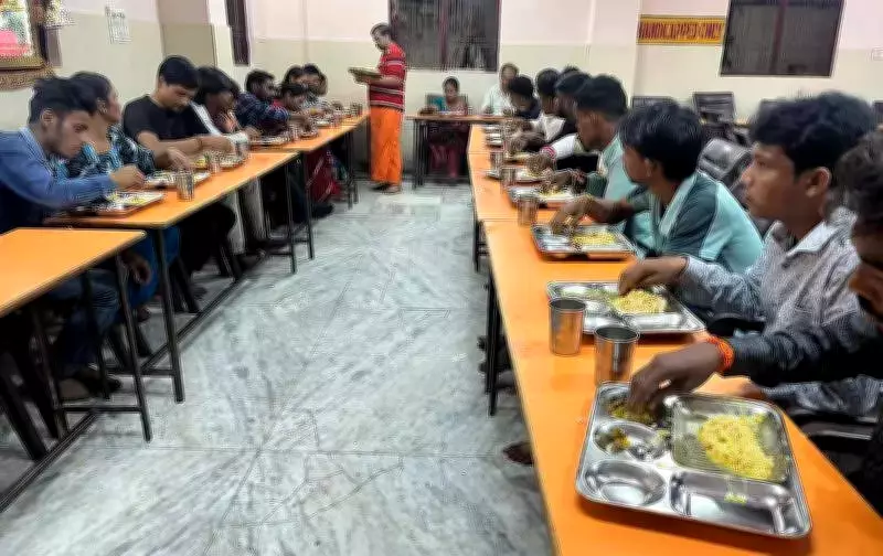 Varanasi's Historic Annapurna Temple Kitchens Reopen After LPG Crisis