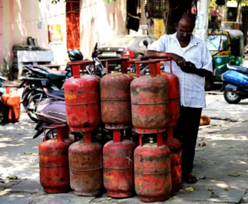 Vizag Restaurant Crisis: 40% Face Closure in 48 Hours Amid LPG Shortage