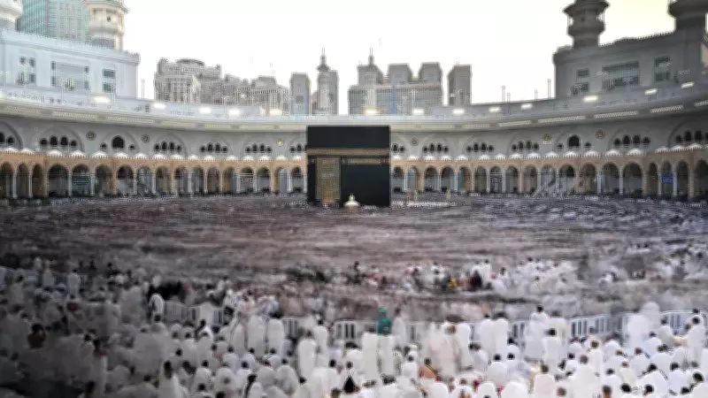 West Asia Airspace Closure Strands Indian Umrah Pilgrims, Maharashtra Commission to Act