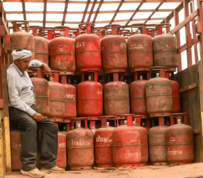 West Asia Conflict Disrupts LPG Supply, Threatens Lucknow's Restaurant Industry