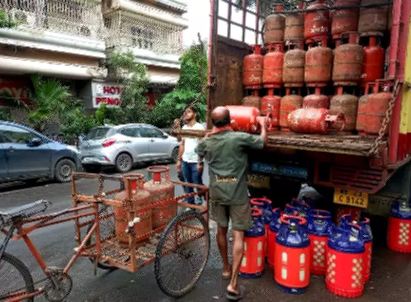 West Asia Conflict Impacts Kolkata: LPG Supply Tightens, Booking Rules Stiffen