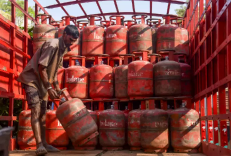 West Asia Conflict Triggers Commercial LPG Shortage in Indian Cities