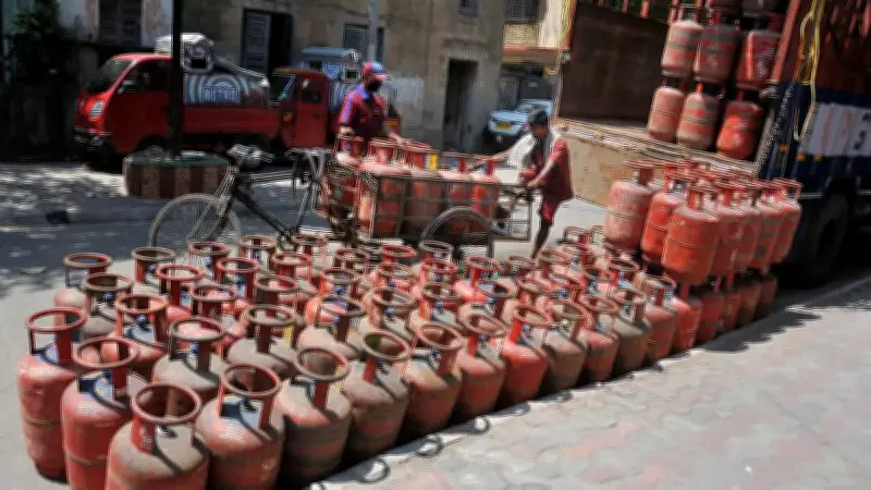 West Bengal Transporters and Restaurants Face Continued LPG Supply Crisis