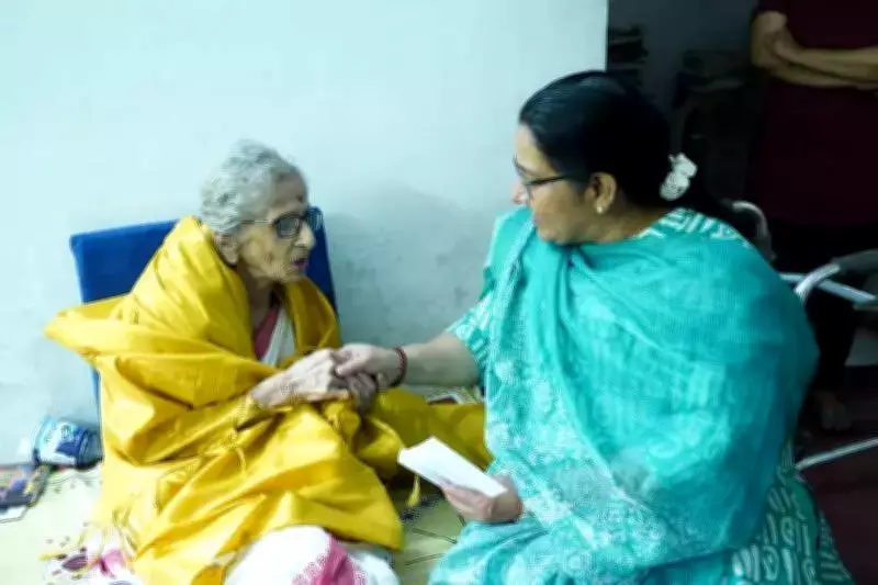 Writer Leelavathy Funds UDF Candidate Uma Thomas in Thrikkakara Election