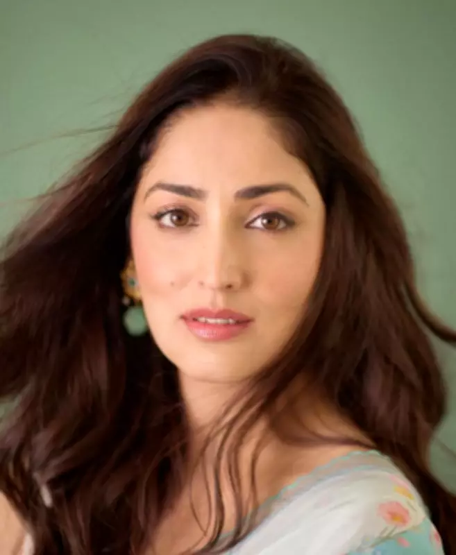 Yami Gautam Clarifies Accidental Like on Kriti Sanon's Award Win Criticism Reel