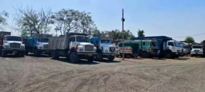 Yavatmal Illegal Sand Mining Racket Busted: 11 Trucks, Equipment Worth ₹1.42 Cr Seized