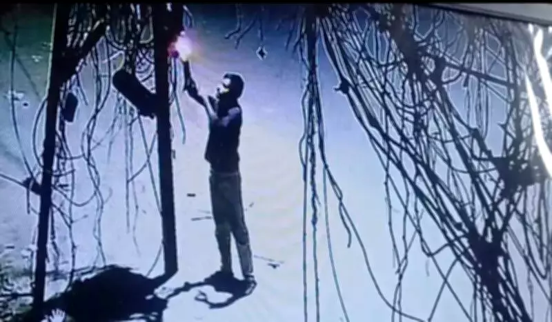 Youth Sets Fire to Street Pole in Lucknow, Causing Major Power Outage