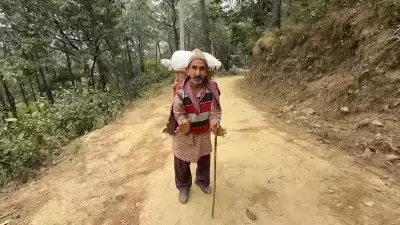 78-Year-Old Farmer Walks 12 km Daily with 25 kg Organic Vegetables to Sell in Nahan