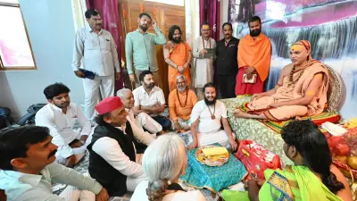 Akhilesh Yadav Meets Avimukteshwaranand in Lucknow, Criticizes Fake Saints