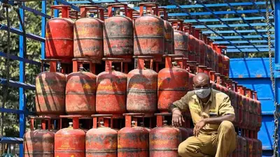 Commercial LPG Hits Rs 5,000 in Black Market; Hotels Mull Price Hikes