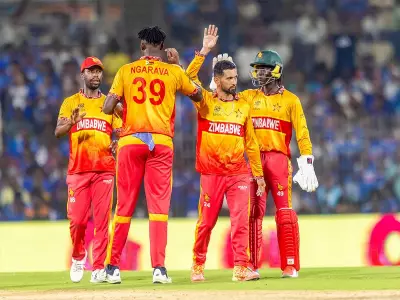 Courtney Walsh Endorses Sikandar Raza's Call for Respect Through Performance