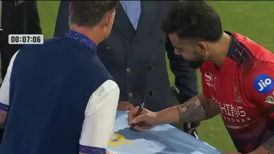 Dale Steyn Gets Kohli's Autograph Before IPL Opener; RCB Makes Record Chase