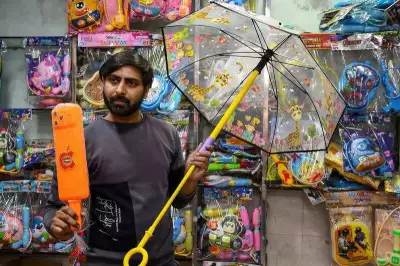 Delhi's Holi Markets Showcase Tech & Tradition: From iPhone Pichkaris to Giant Color Cannons