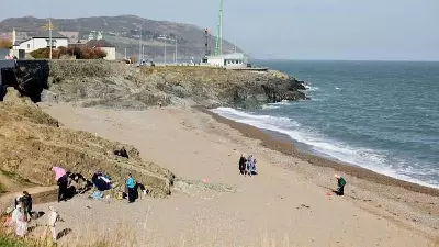 Irish Village Unites to Free Children from Smartphone Addiction