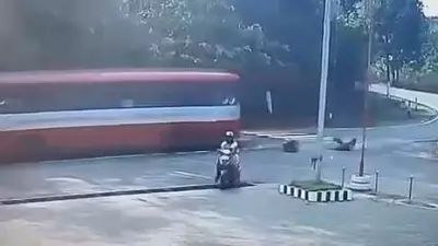 Karnataka School Students Fall from Moving KSRTC Bus, Video Goes Viral