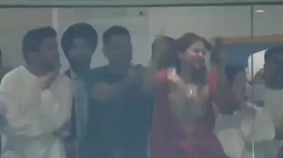 MS Dhoni's Hilarious Reaction to Wife Sakshi Celebrating a Dot Ball Goes Viral