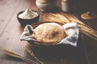 Science of Soft Rotis: 4 Kitchen Tricks to Keep Them Tender for Hours