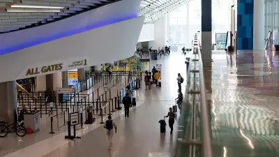 US Airport Staff Absences Surge as ICE Agents Prepare for Traveler Screening