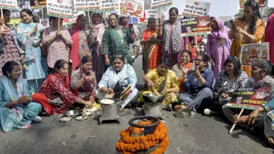 Uttarakhand Mahila Congress Protests LPG Price Hike, Demands Minister's Resignation