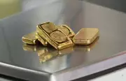 Gold Prices Drop Sharply in Futures Trade Amid Global Market Weakness