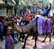 Kanpur's Holi Festivities Culminate with Grand Ganga Mela at Sarsaiya Ghat