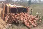 LPG Truck Overturns in Seraikela-Kharsawan, Driver Rescued by Villagers
